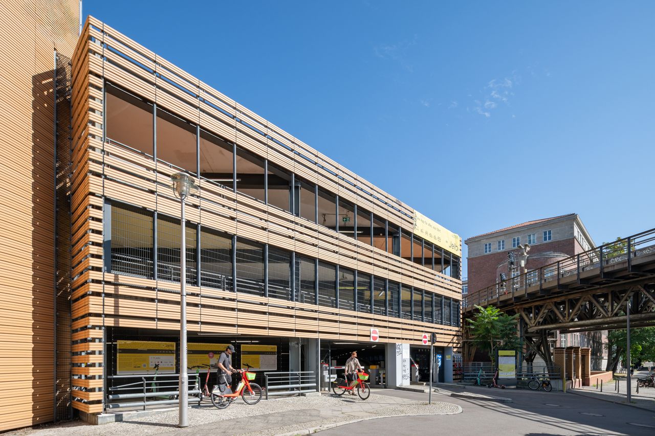 Autospace24 Showroom — Schöneberger Ufer, Berlin